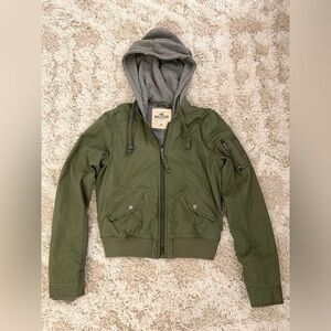 NWT Hollister Women’s Bomber Jacket Bomber Sweater Jacket Olive Green